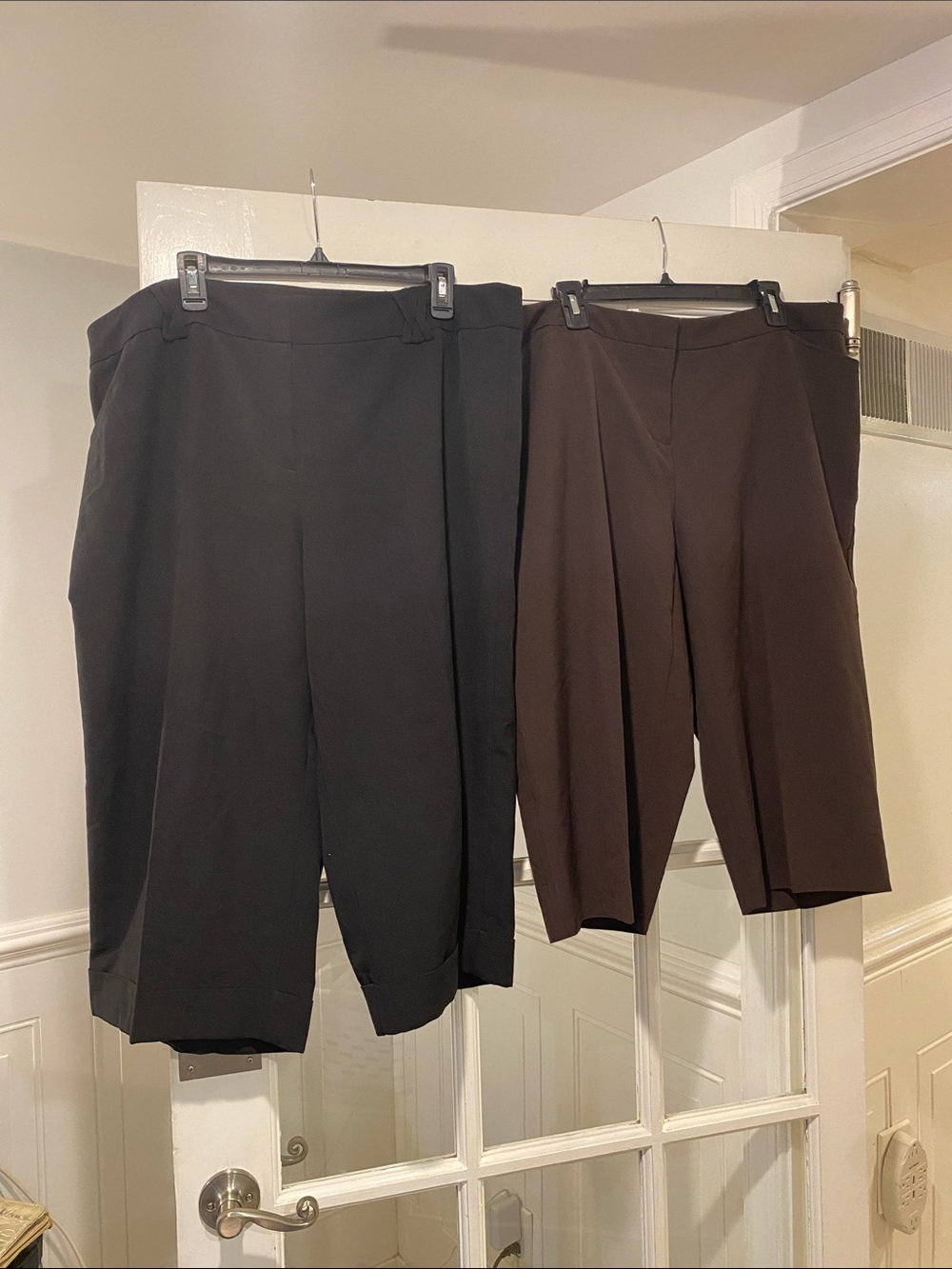 Bundle of (2) size 20W Capris good condition